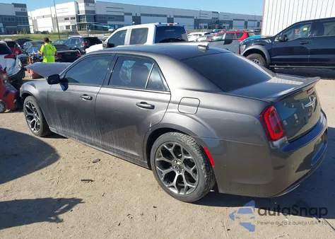 2018 Chrysler 300 300S z USA, uszkodzony, nr VIN 2C3CCABG0JH240557